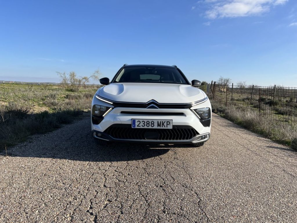 Probamos el Citroën C5 X Plug In Hybrid 180 Plus. Máxima eficiencia a todo confort 7 Motor16 2024 Prueba Citroen C5 X Hybrid 180 28 Motor16
