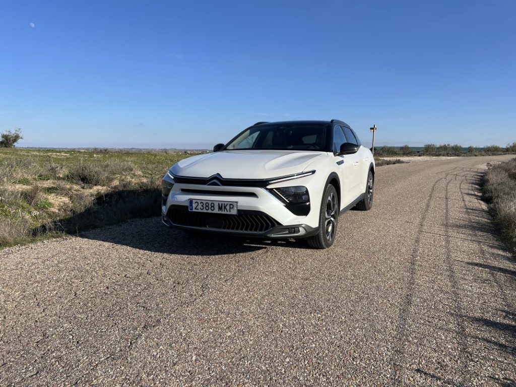 Probamos el Citroën C5 X Plug In Hybrid 180 Plus. Máxima eficiencia a todo confort 9 Motor16 2024 Prueba Citroen C5 X Hybrid 180 30 Motor16