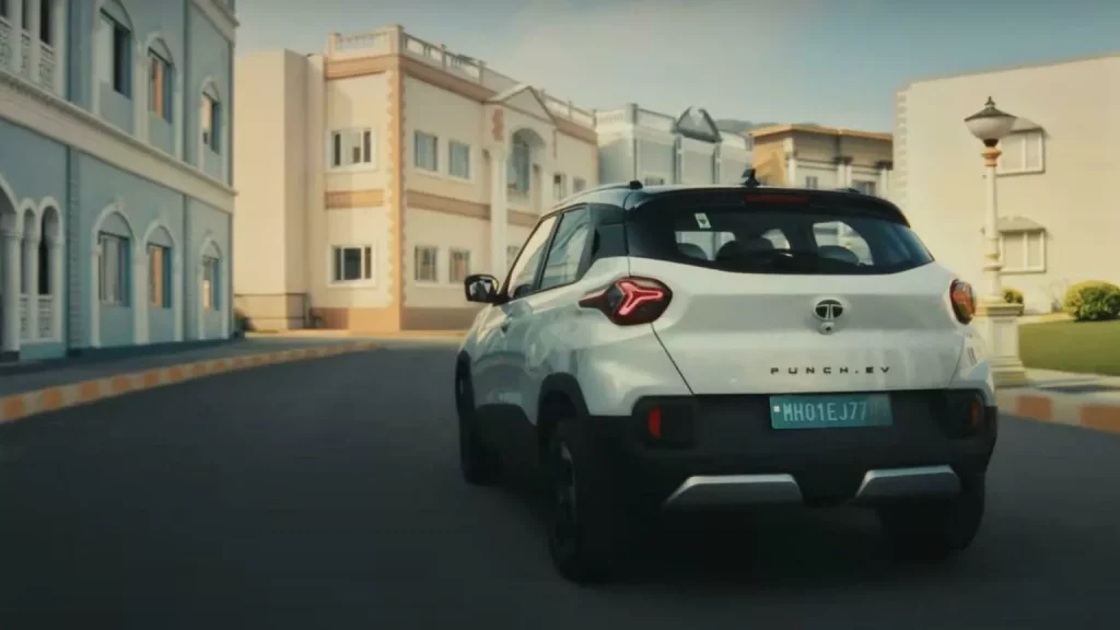 Tata Punch EV: Un diminuto SUV urbano, eléctrico y barato 1 Motor16 2024 Tata Punch EV. Imagen trasera.