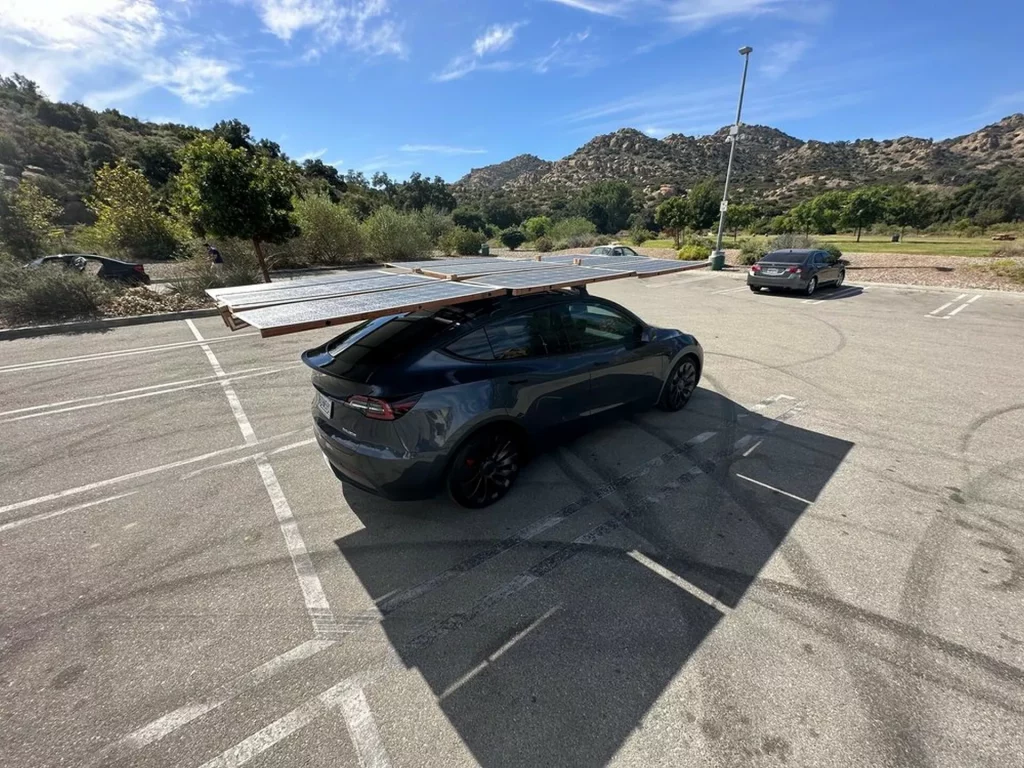 2024 Tesla Model Y techo solar placas 6 Motor16