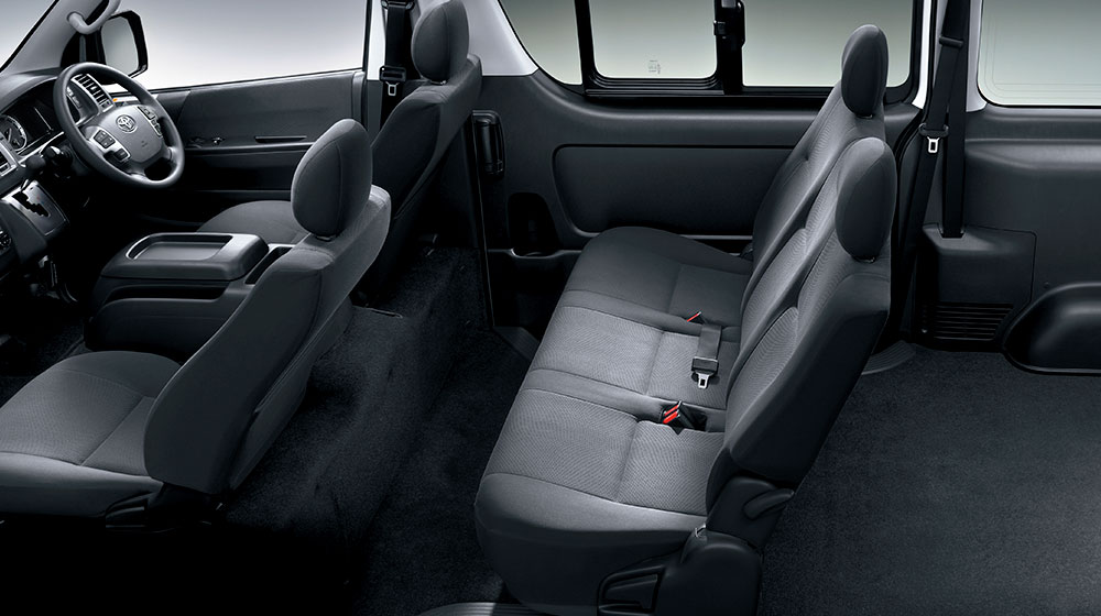 Toyota HiAce: La furgoneta inmortal de Toyota se pone a tono 22 Motor16 2024 Toyota HiAce 1 Motor16