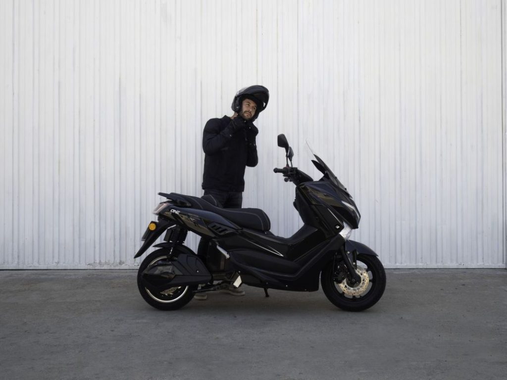 2024 Velca One. Scooter eléctrico. Imagen estática.