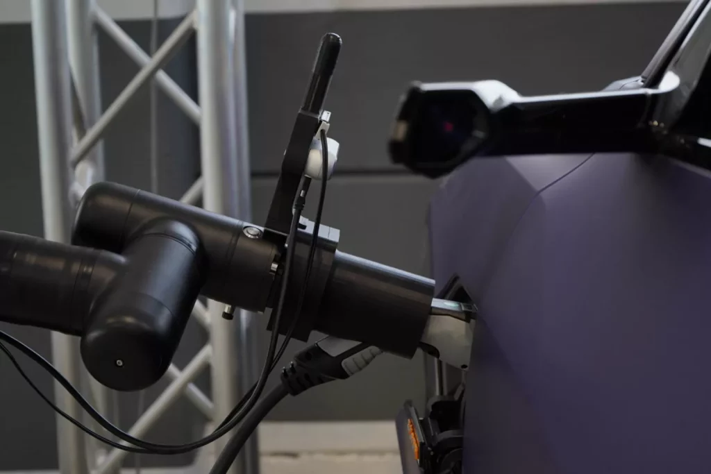 2024 Volkswagen Bosch Cariad EV charging robot 1 Motor16