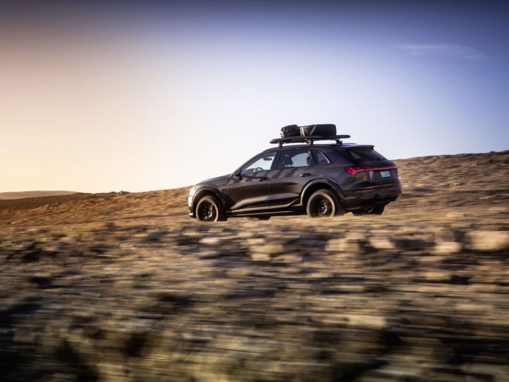 Audi Q8 e-tron edition Dakar... Por si te quieres sentir Carlos Sainz 10 Motor16 AUDI Q8 ETRON DAKAR EDITION 1 Motor16