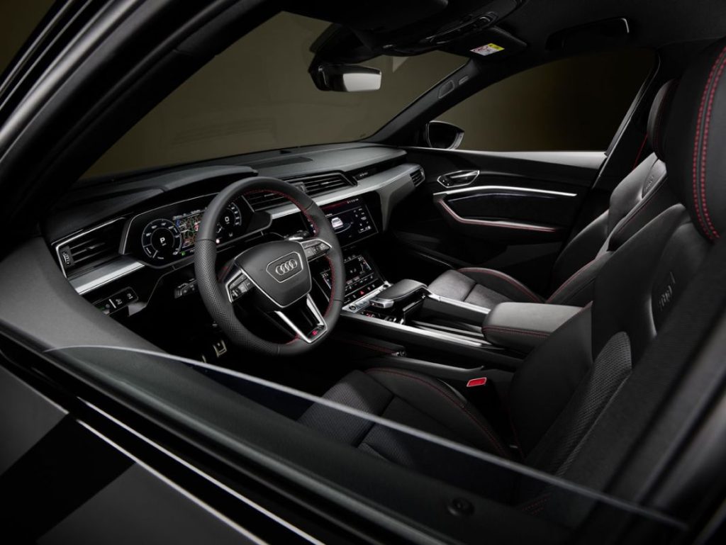 Audi Q8 e-tron edition Dakar... Por si te quieres sentir Carlos Sainz 20 Motor16 AUDI Q8 ETRON DAKAR EDITION 11 Motor16