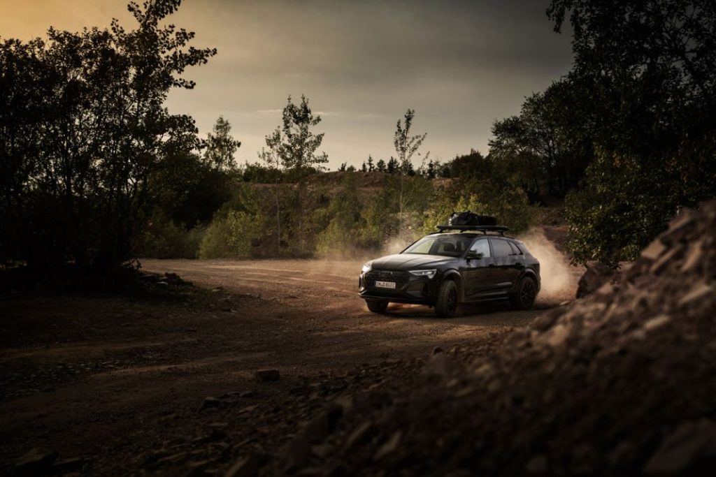 Audi Q8 e-tron edition Dakar... Por si te quieres sentir Carlos Sainz 30 Motor16 AUDI Q8 ETRON DAKAR EDITION 21 Motor16