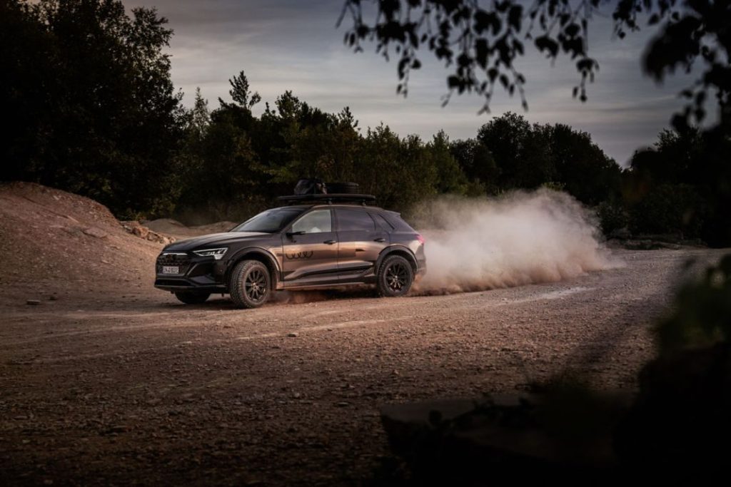 Audi Q8 e-tron edition Dakar... Por si te quieres sentir Carlos Sainz 33 Motor16 AUDI Q8 ETRON DAKAR EDITION 24 Motor16