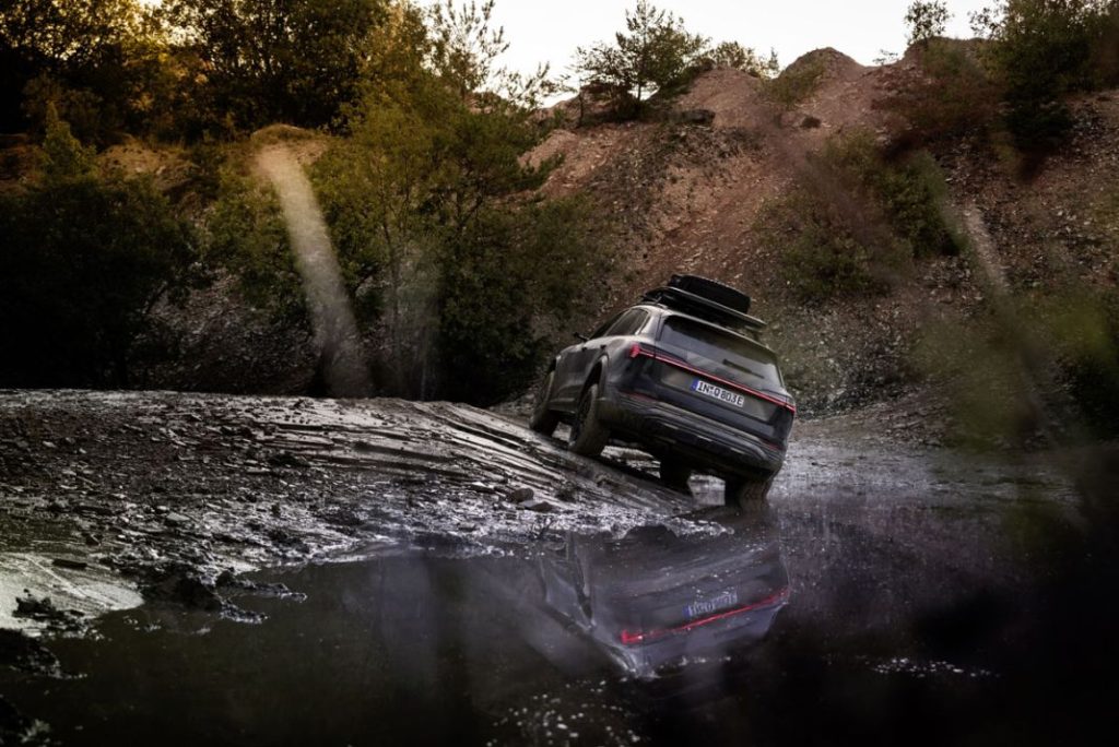 Audi Q8 e-tron edition Dakar... Por si te quieres sentir Carlos Sainz 38 Motor16 AUDI Q8 ETRON DAKAR EDITION 29 Motor16