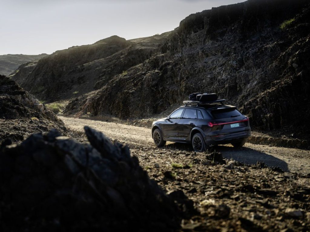 Audi Q8 e-tron edition Dakar... Por si te quieres sentir Carlos Sainz 45 Motor16 AUDI Q8 ETRON DAKAR EDITION 36 Motor16