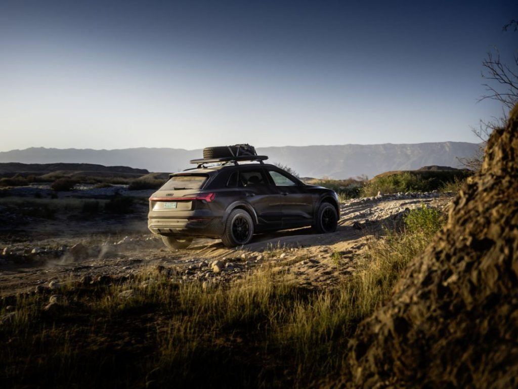 Audi Q8 e-tron edition Dakar... Por si te quieres sentir Carlos Sainz 47 Motor16 AUDI Q8 ETRON DAKAR EDITION 38 Motor16