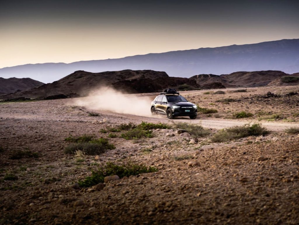 Audi Q8 e-tron edition Dakar... Por si te quieres sentir Carlos Sainz 55 Motor16 AUDI Q8 ETRON DAKAR EDITION 46 Motor16