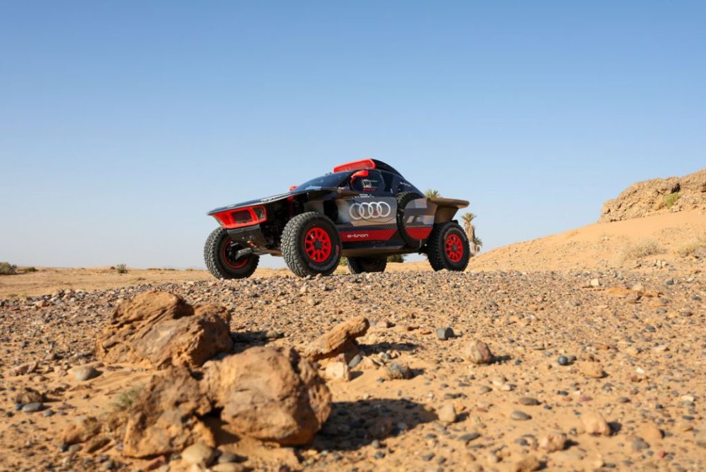 Así es el Audi RS Q e-tron que necesita hacer historia en el Dakar y también en las carreras 14 Motor16 AUDI RS Q E TRON 10 Motor16