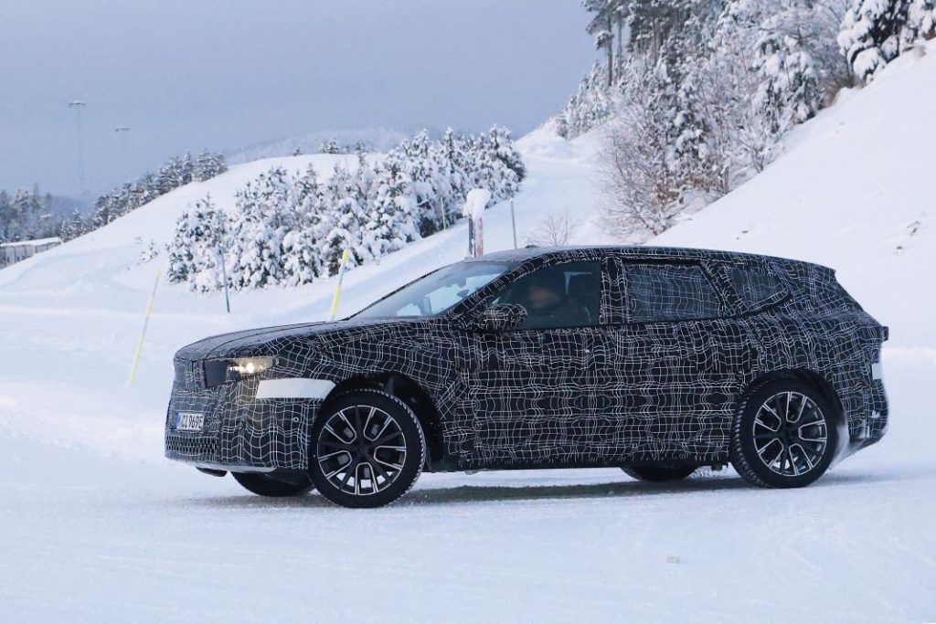 BMW iX3 2025 nieve 20 Motor16