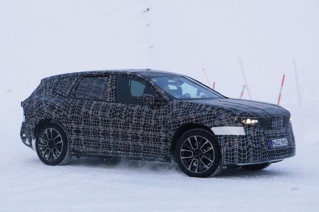 BMW iX3 2025 nieve 26 Motor16