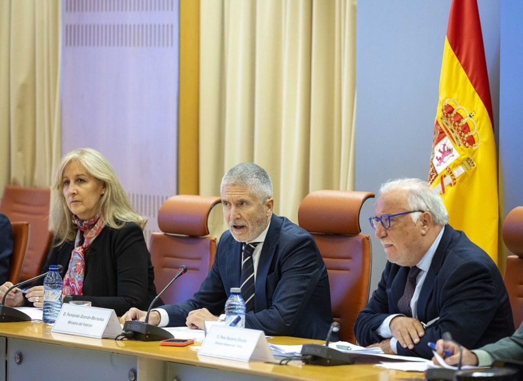 La subsecretaria del Interior, Susana Crisóstomo; el ministro del Interior, Fernando Grande-Marlaska, y el director general de Tráfico, Pere Navarro, presentan el balance de siniestralidad vial de 2023, en la DGT. Europa Press.