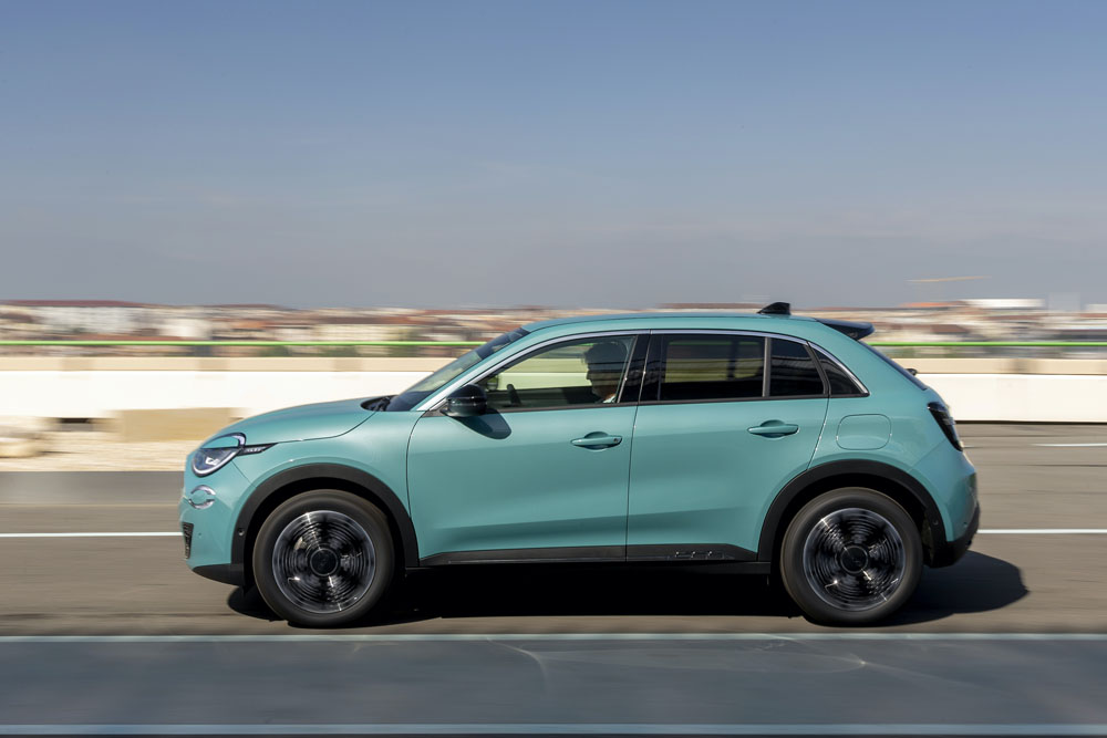 Primera prueba del Fiat 600e. Un 'clásico' a la vanguardia 13 Motor16 FIAT 600E 6 Motor16