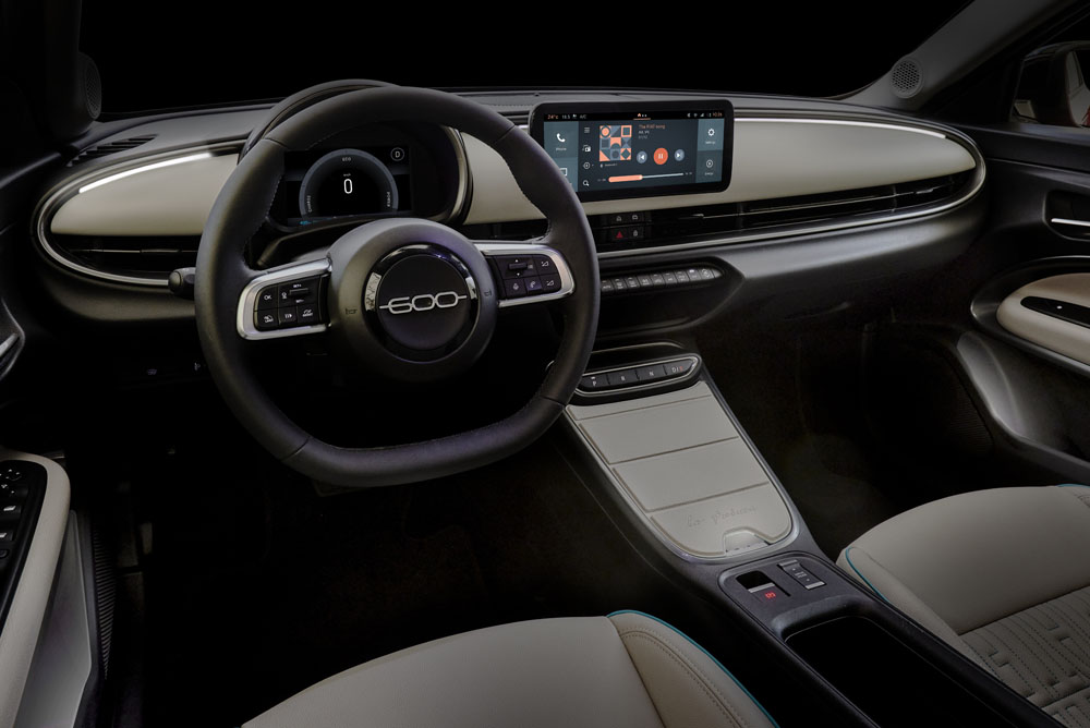 Primera prueba del Fiat 600e. Un 'clásico' a la vanguardia 80 Motor16 FIAT 600E 70 Motor16