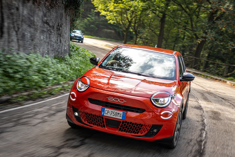 Primera prueba del Fiat 600e. Un 'clásico' a la vanguardia 85 Motor16 FIAT 600E 75 Motor16