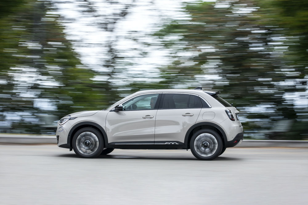 Primera prueba del Fiat 600e. Un 'clásico' a la vanguardia 17 Motor16 FIAT 600E 8 Motor16