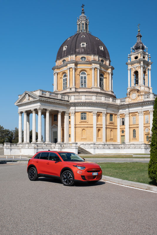 Primera prueba del Fiat 600e. Un 'clásico' a la vanguardia 19 Motor16 FIAT 600E 9 Motor16