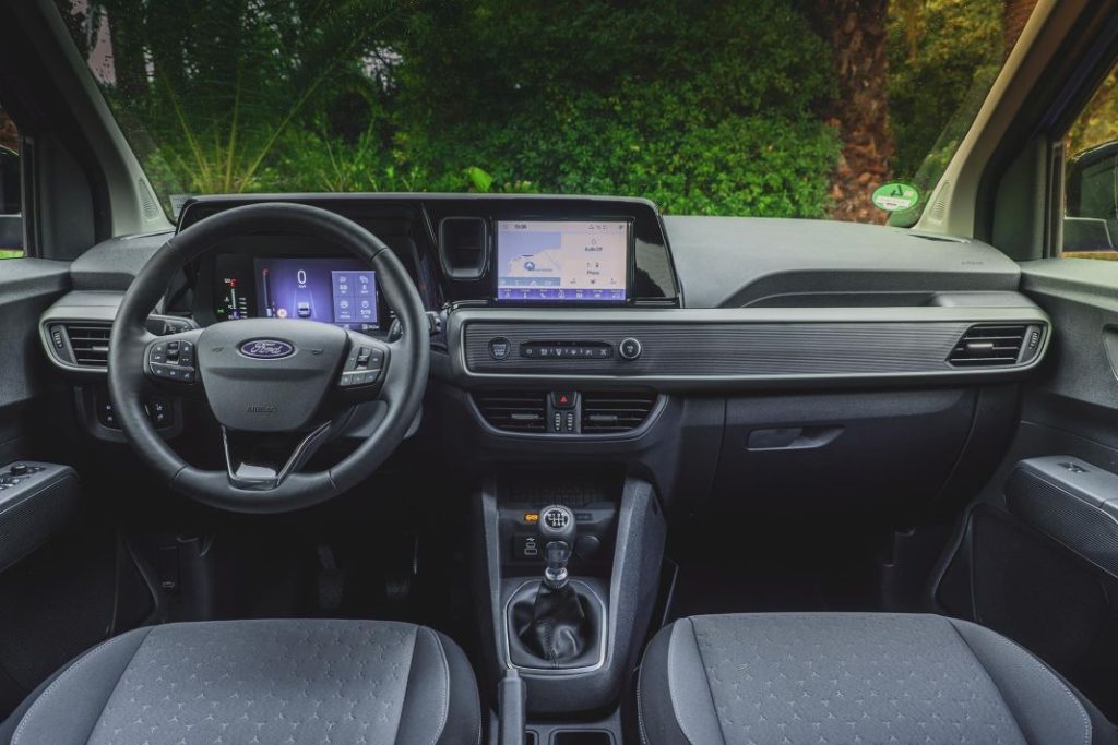 Nuevo Ford Tourneo Courier 2024. Una propuesta necesaria 13 Motor16 Ford Tourneo Courier 2024 10 Motor16