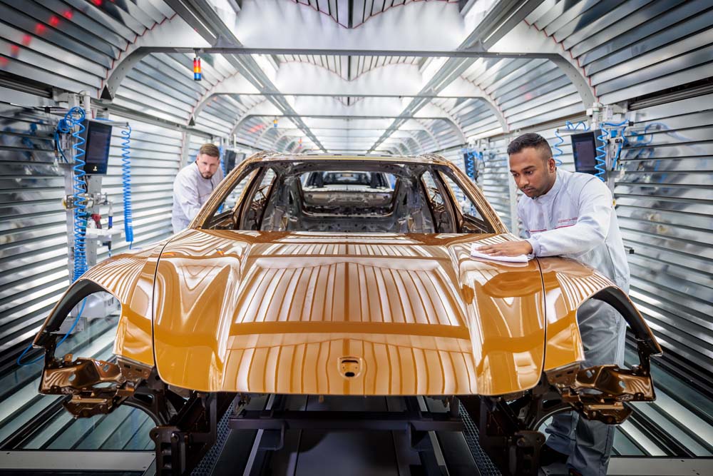 Los robots y la IA no dan opción al error en la pintura de los Porsche 3 Motor16 Pintura Porsche verificada por IA