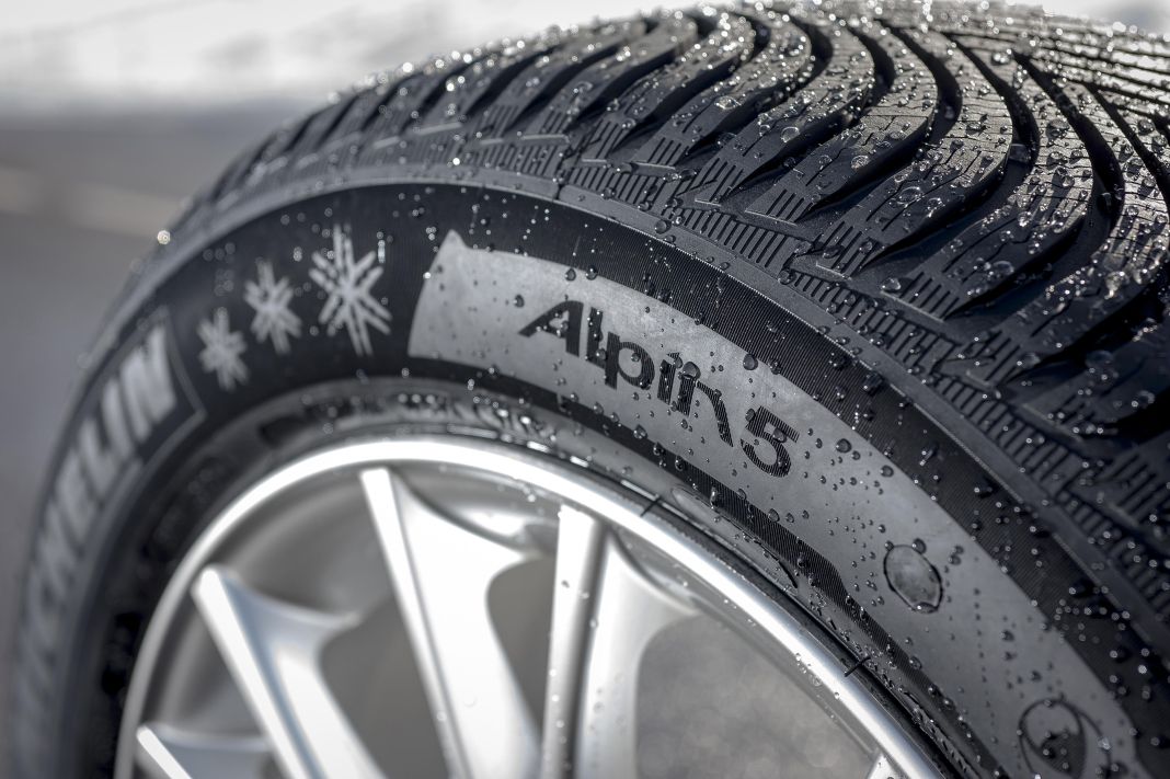 ¿Qué sucede si utilizo neumáticos de verano en invierno? 2 Motor16 IMPACTO ECONÓMICO Y MEDIOAMBIENTAL: UN PESO A CONSIDERAR