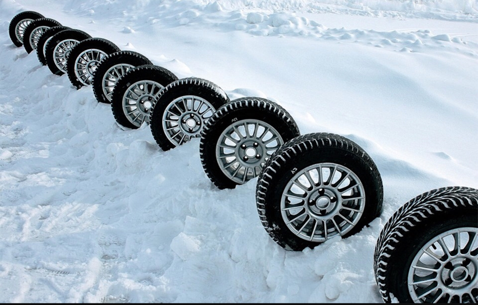 Neumáticos con clavos: ¿Puedo utilizarlos en mi coche? 1 Motor16 ATRAPADOS EN EL HIELO: LA FUNCIÓN DE LOS CLAVOS