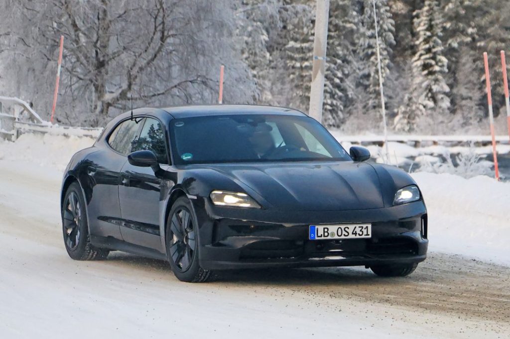 Fotos espía del renovado Porsche Taycan Sport Turismo 2024 3 Motor16 Porsche Taycan Sport Turismo facelift 1 Motor16