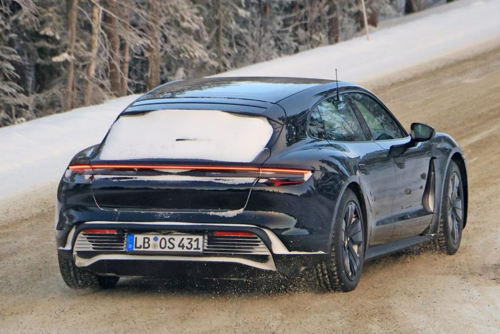 Fotos espía del renovado Porsche Taycan Sport Turismo 2024 12 Motor16 Porsche Taycan Sport Turismo facelift 10 Motor16