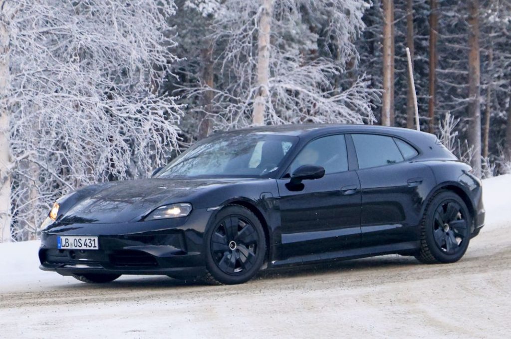 Fotos espía del renovado Porsche Taycan Sport Turismo 2024 13 Motor16 Porsche Taycan Sport Turismo facelift 12 Motor16