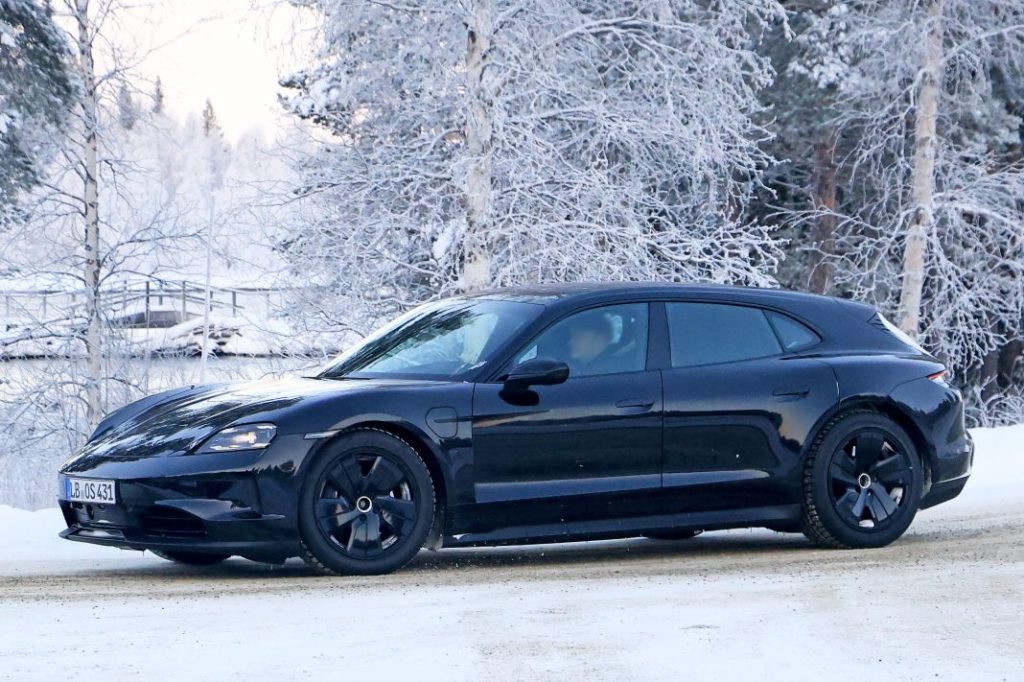 Fotos espía del renovado Porsche Taycan Sport Turismo 2024 14 Motor16 Porsche Taycan Sport Turismo facelift 13 Motor16