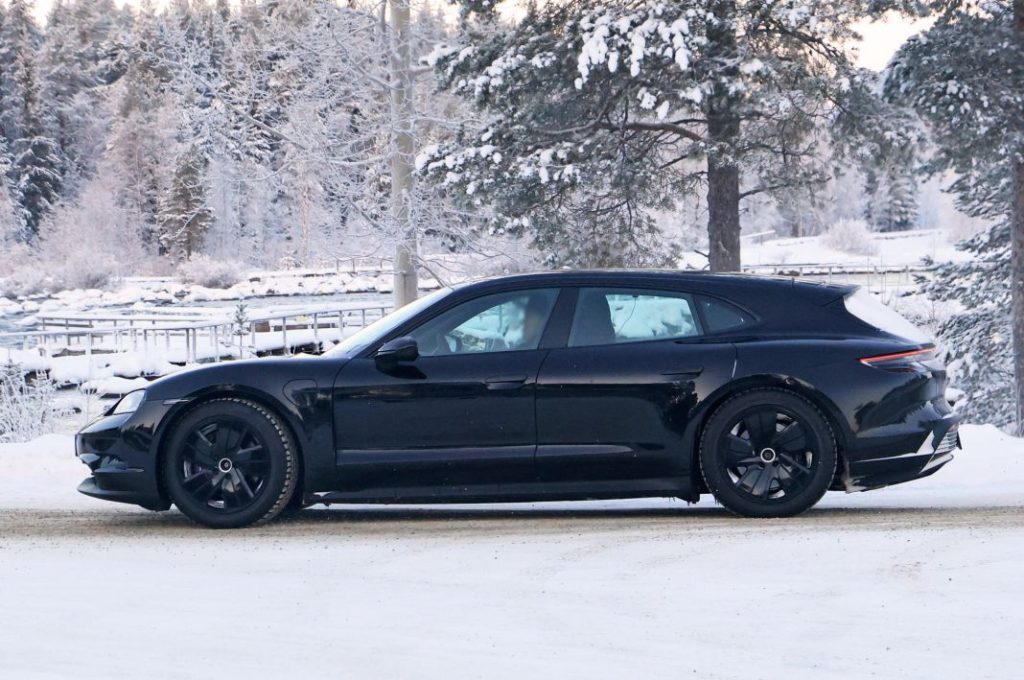 Fotos espía del renovado Porsche Taycan Sport Turismo 2024 15 Motor16 Porsche Taycan Sport Turismo facelift 14 Motor16