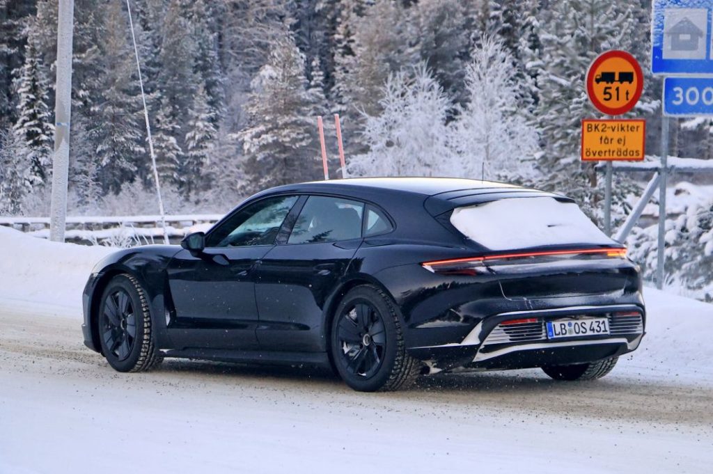 Fotos espía del renovado Porsche Taycan Sport Turismo 2024 17 Motor16 Porsche Taycan Sport Turismo facelift 16 Motor16