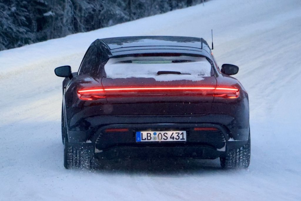 Fotos espía del renovado Porsche Taycan Sport Turismo 2024 20 Motor16 Porsche Taycan Sport Turismo facelift 19 Motor16