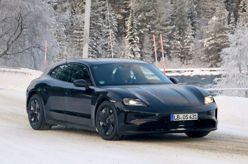 Fotos espía del renovado Porsche Taycan Sport Turismo 2024 4 Motor16 Porsche Taycan Sport Turismo facelift 2 Motor16