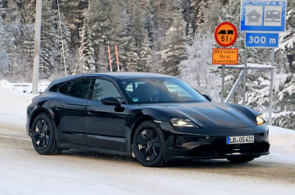 Fotos espía del renovado Porsche Taycan Sport Turismo 2024 5 Motor16 Porsche Taycan Sport Turismo facelift 3 Motor16