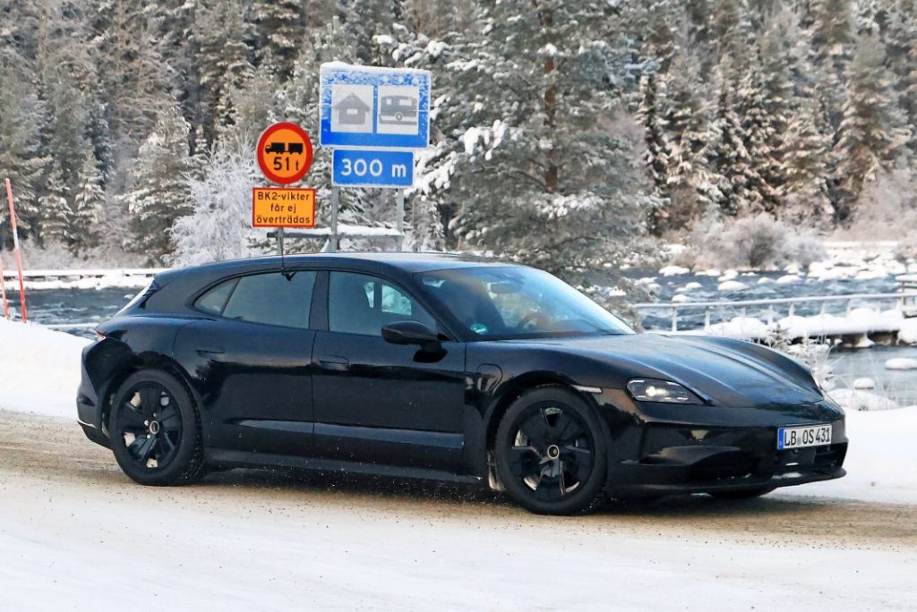 Fotos espía del renovado Porsche Taycan Sport Turismo 2024 6 Motor16 Porsche Taycan Sport Turismo facelift 4 Motor16