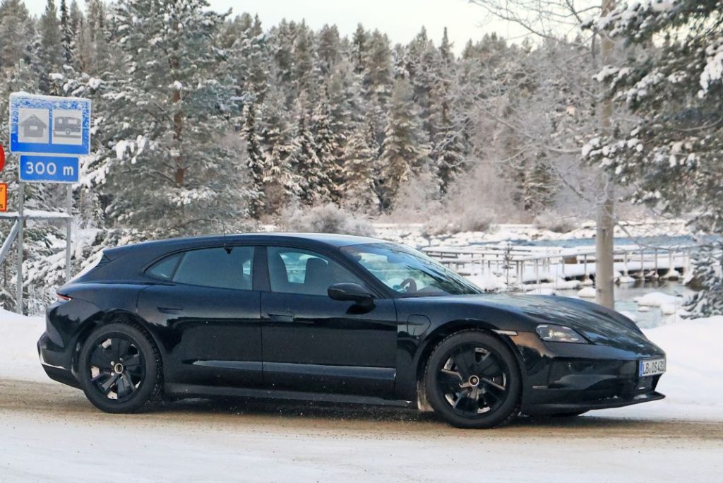 Fotos espía del renovado Porsche Taycan Sport Turismo 2024 7 Motor16 Porsche Taycan Sport Turismo facelift 5 Motor16