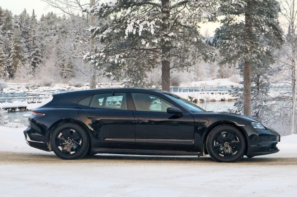 Fotos espía del renovado Porsche Taycan Sport Turismo 2024 2 Motor16 Porsche Taycan Sport Turismo facelift 6 Motor16