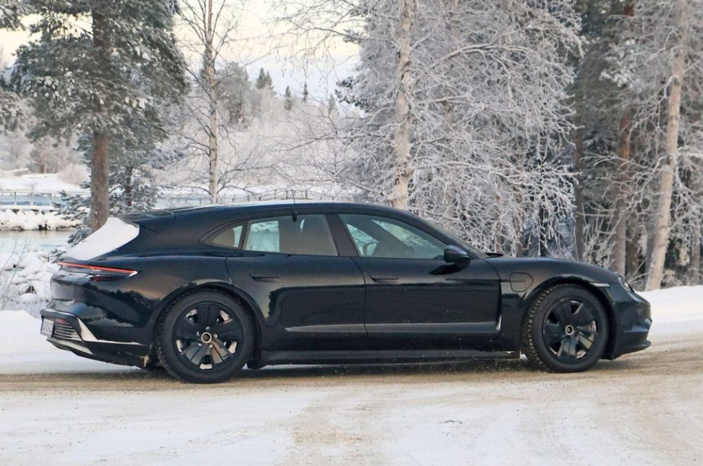 Fotos espía del renovado Porsche Taycan Sport Turismo 2024 9 Motor16 Porsche Taycan Sport Turismo facelift 7 Motor16