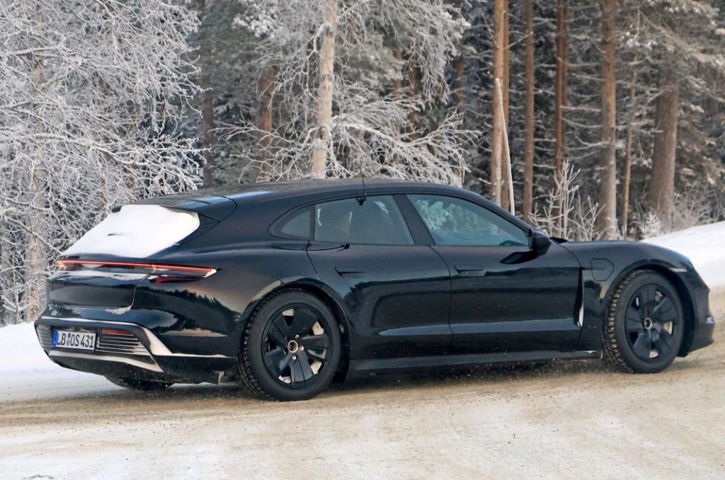 Fotos espía del renovado Porsche Taycan Sport Turismo 2024 10 Motor16 Porsche Taycan Sport Turismo facelift 8 Motor16