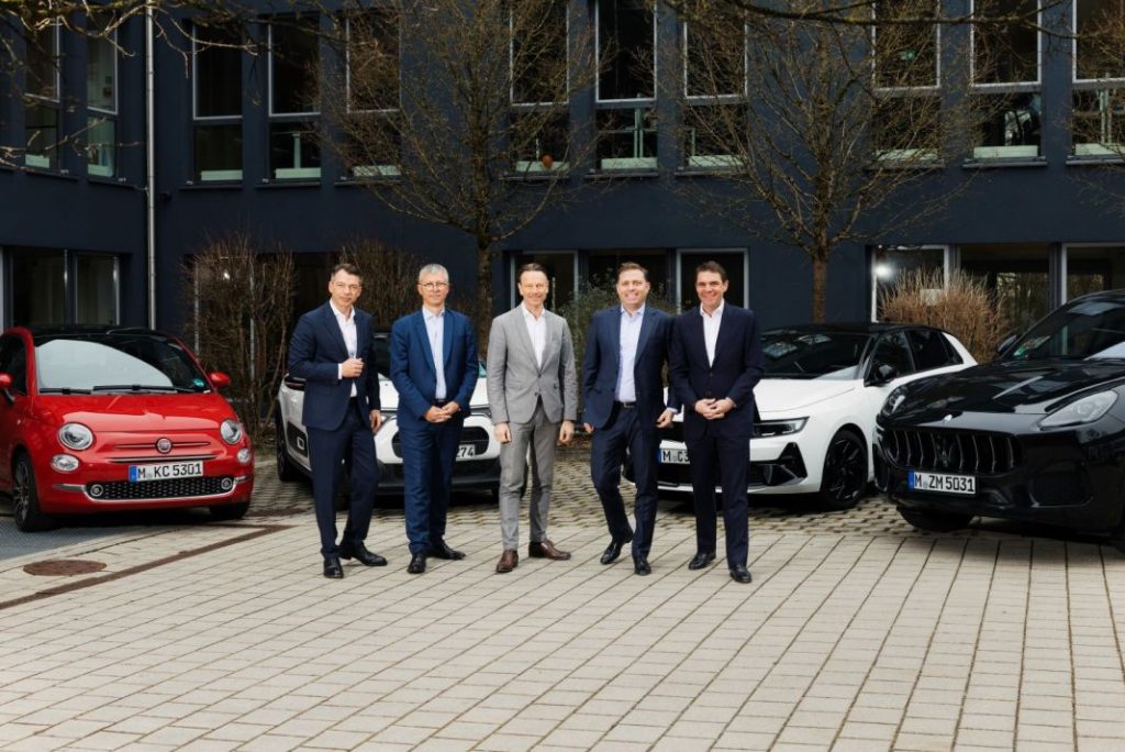 Sixt comprará 250.000 vehículos a Stellantis durante el próximo trienio, y se beneficiará del uso y gestión de datos de Mobilisights 2 Motor16 SIXTandStellantisLeadershipTeams 1 Motor16
