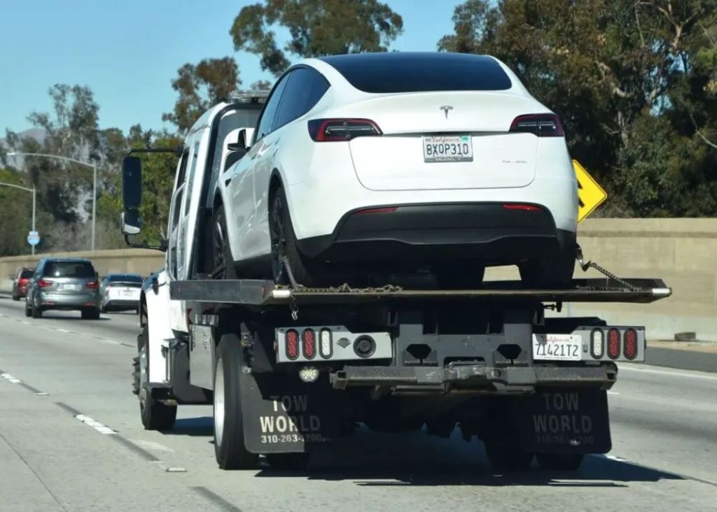 El auxilio en carretera pide a Unespa valorar los riesgos añadidos a los eléctricos 1 Motor16 Tesla Towed Motor16
