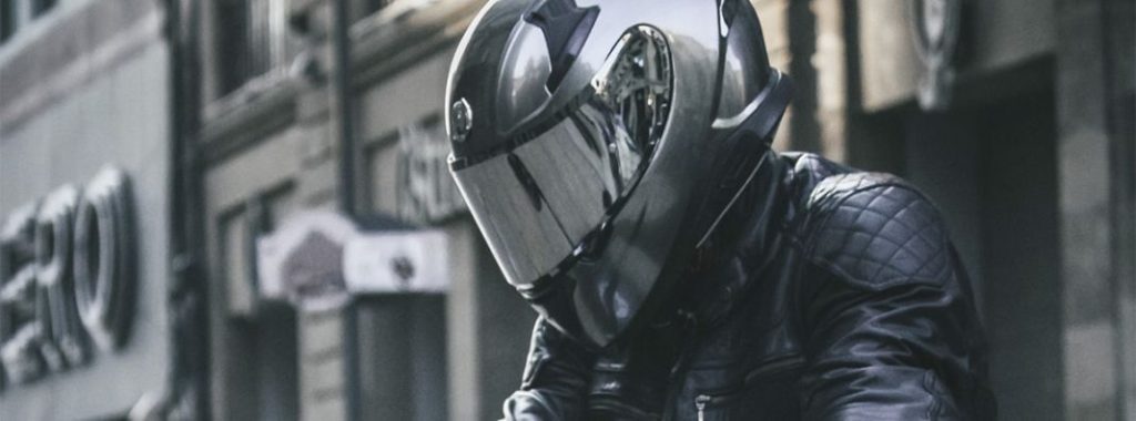 El truco infalible para saber si un casco de moto te queda bien llega desde Japón. Y es sencillísimo 99 Motor16 comprobación