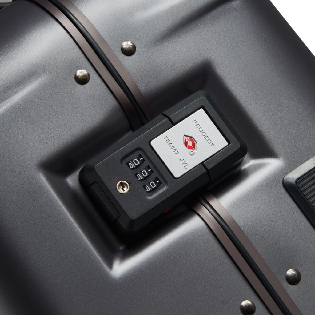 Por si estás preparando ya tu próximo viaje, Peugeot tiene novedades para ti 1 Motor16 accesorios de viaje boutique Peugeot 202413 Motor16