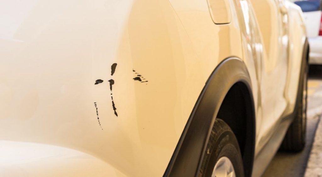 10 trucos infalibles para cuidar la pintura de tu coche 2 Motor16 aranazo Motor16