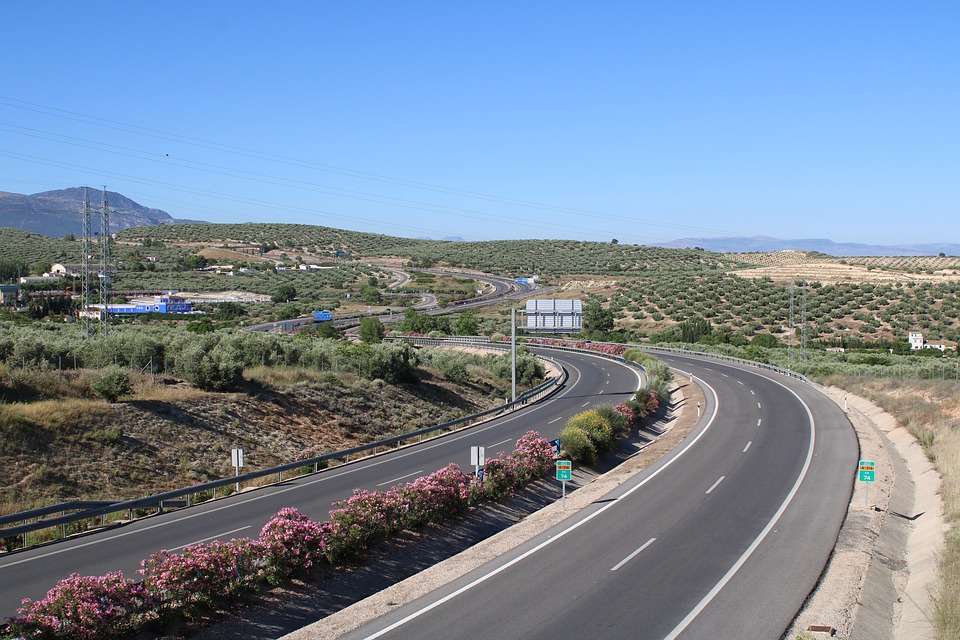 Las 5 asignaturas pendientes que tiene la DGT 107 Motor16 carretera
