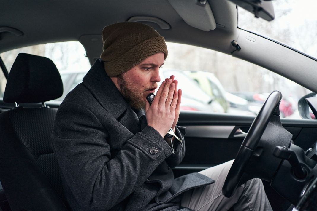 5 consejos para evitar averías en tu coche cuando bajan las temperaturas 2 Motor16 ATENCIÓN AL SISTEMA DE ARRANQUE Y ELECTRICIDAD