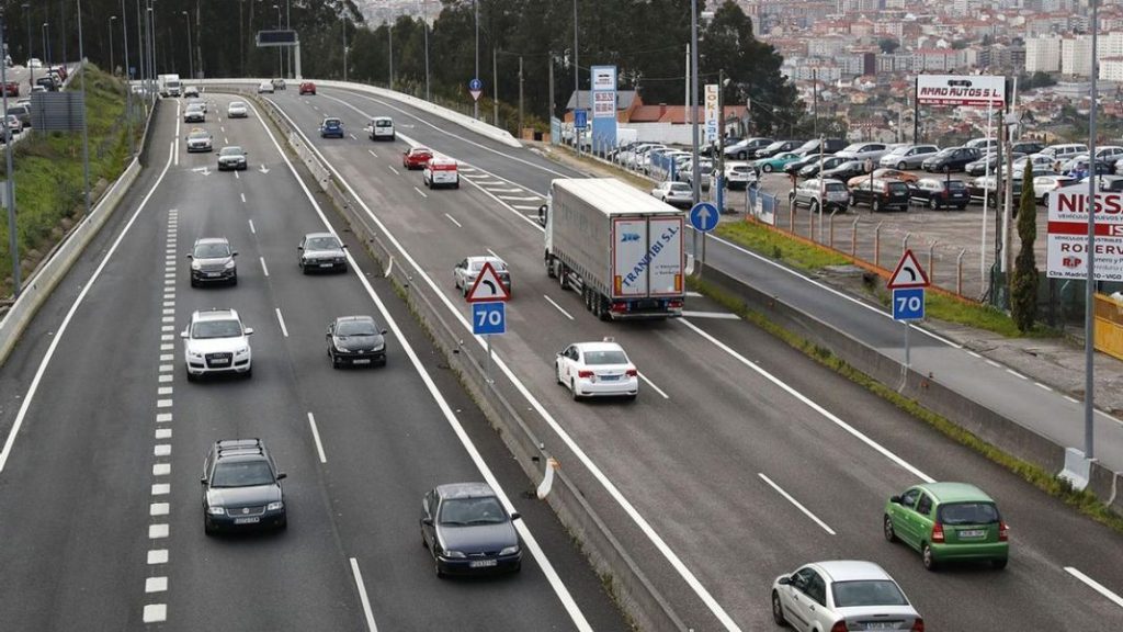 La forma que tienes de conducir en autovías y autopistas desde ahora te va a costar una multa 29 Motor16 Reglamento